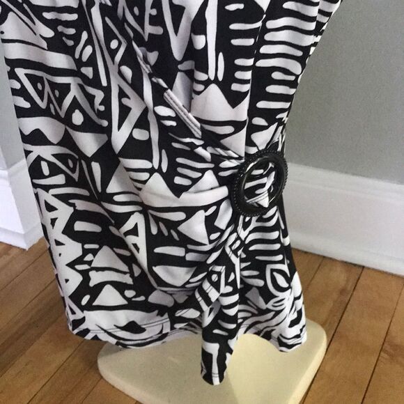 Notations black/white stretch knit top, NWT, PS - Picture 2 of 7